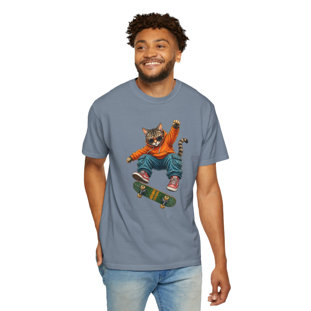 Skateboard Tabby Cat T-Shirt — Streetwear Skateboarder Graphic