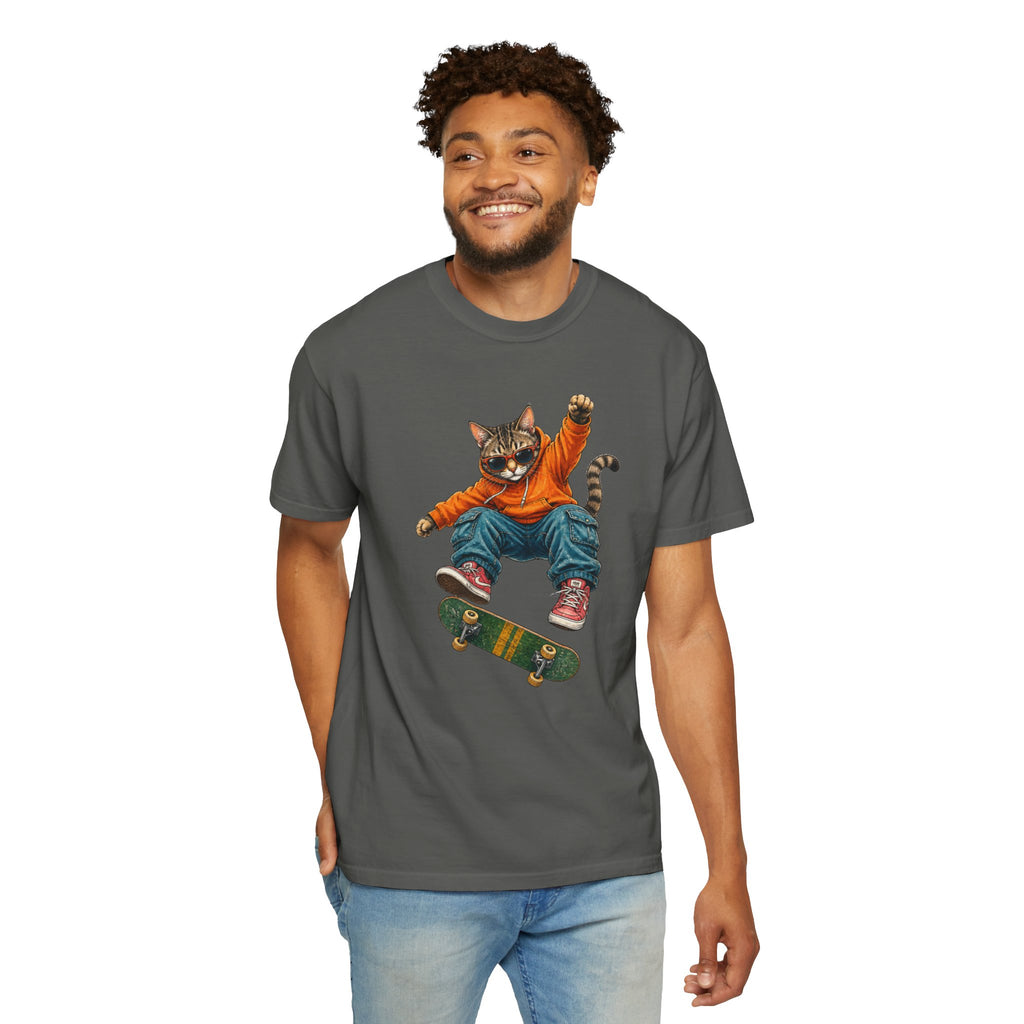 Skateboard Tabby Cat T-Shirt — Streetwear Skateboarder Graphic