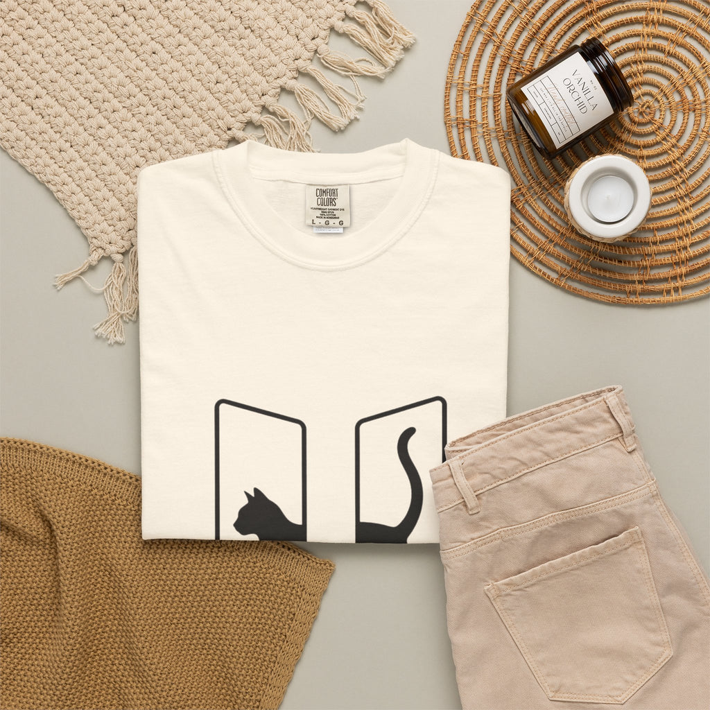 Minimalist Split Black Cat T-Shirt
