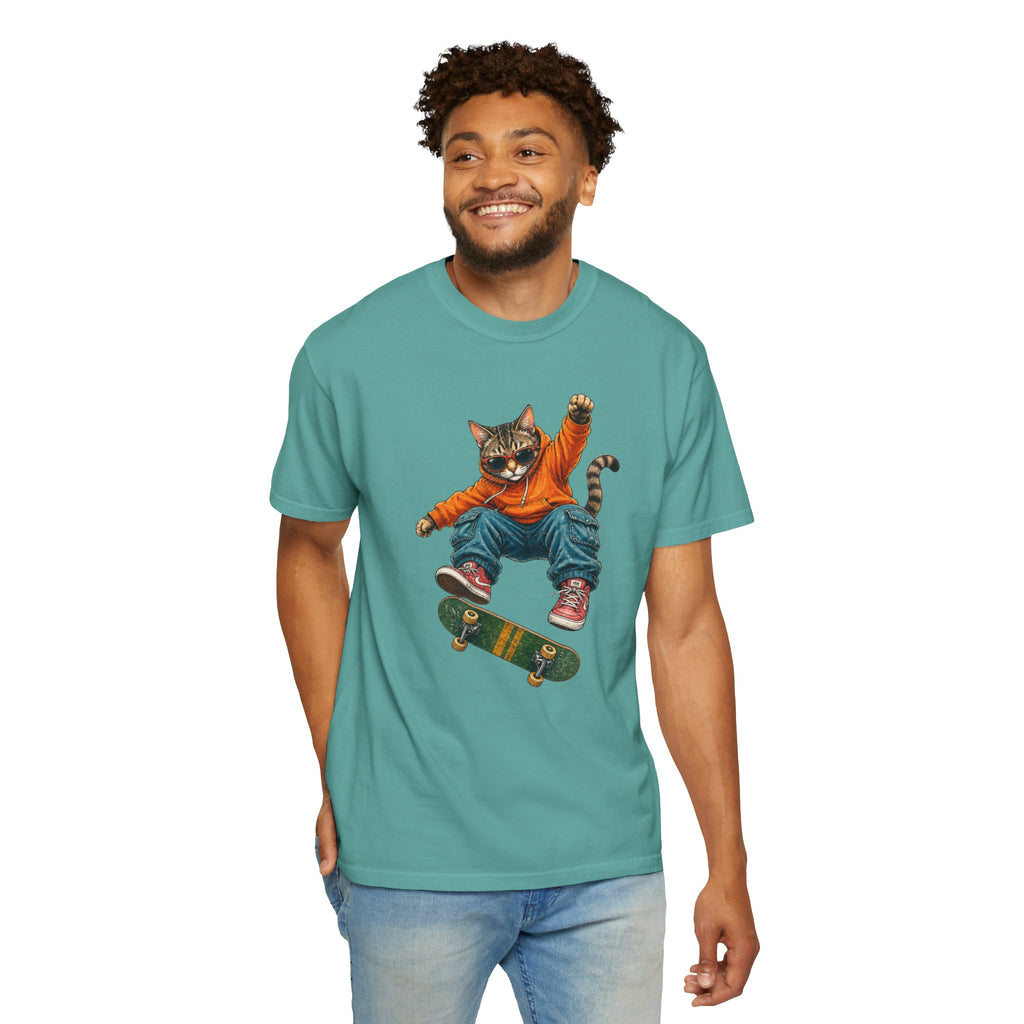Skateboard Tabby Cat T-Shirt — Streetwear Skateboarder Graphic
