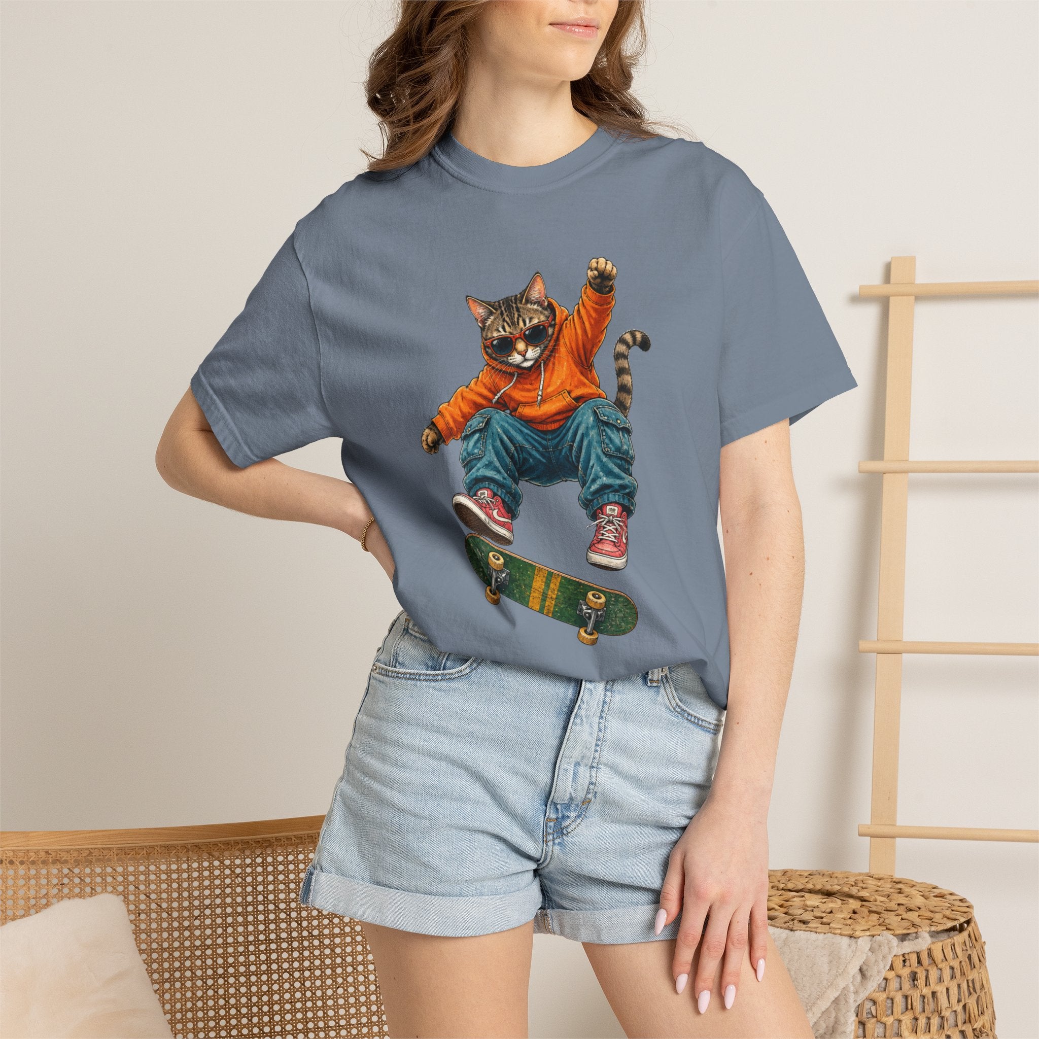 Skateboard Tabby Cat T-Shirt — Streetwear Skateboarder Graphic