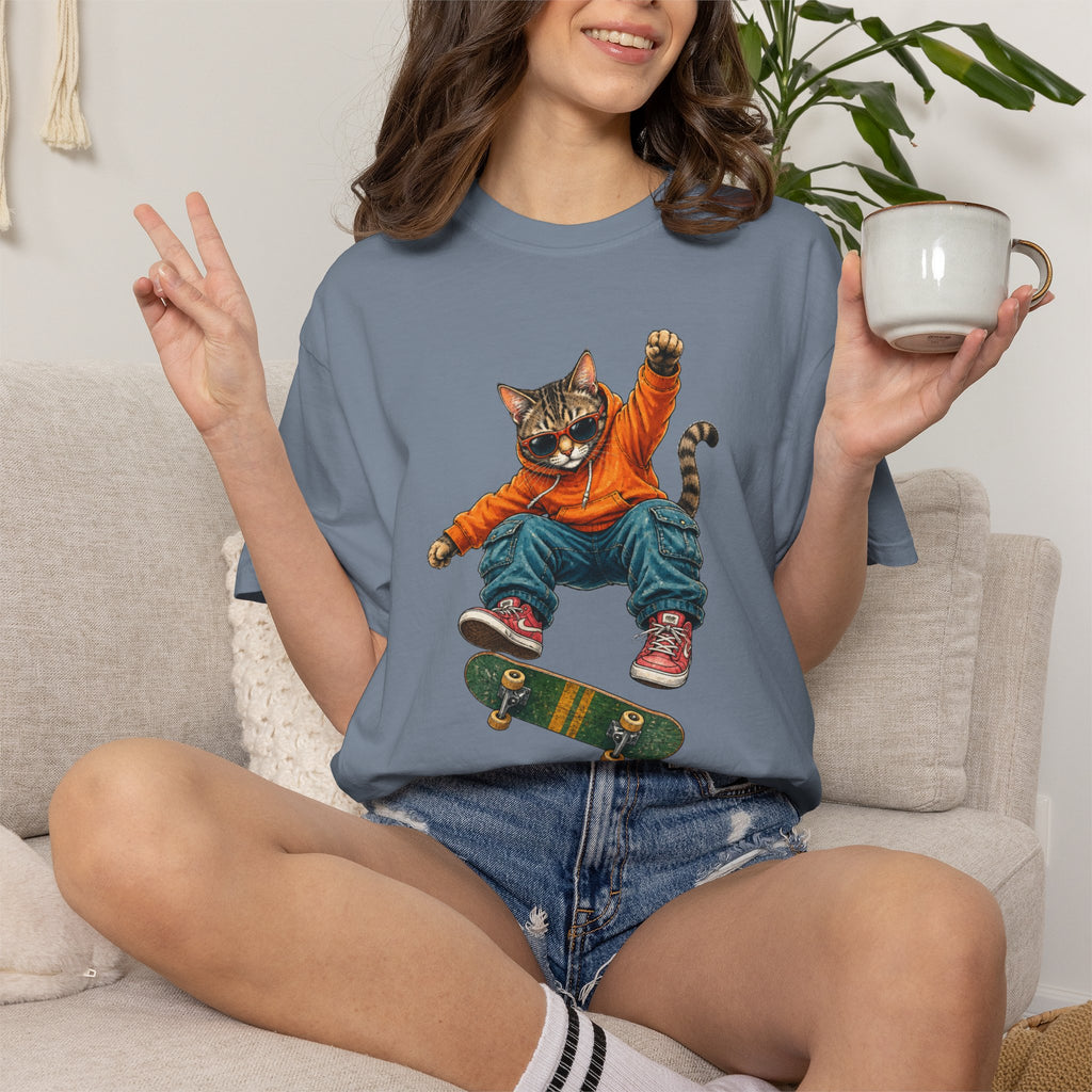 Skateboard Tabby Cat T-Shirt — Streetwear Skateboarder Graphic