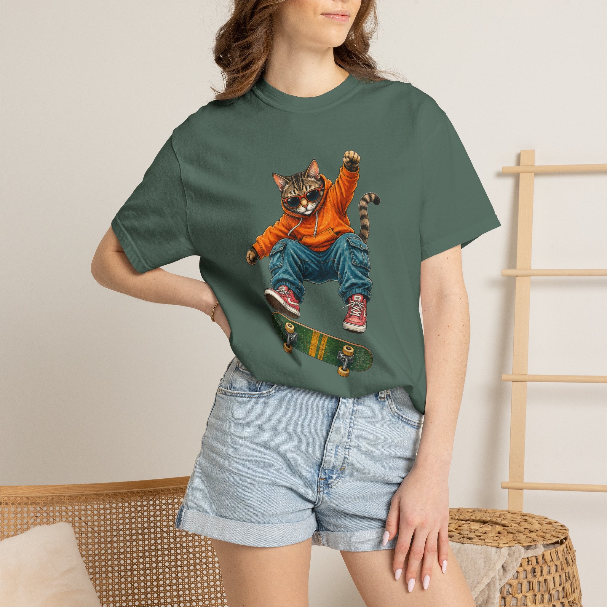 Skateboard Tabby Cat T-Shirt — Streetwear Skateboarder Graphic