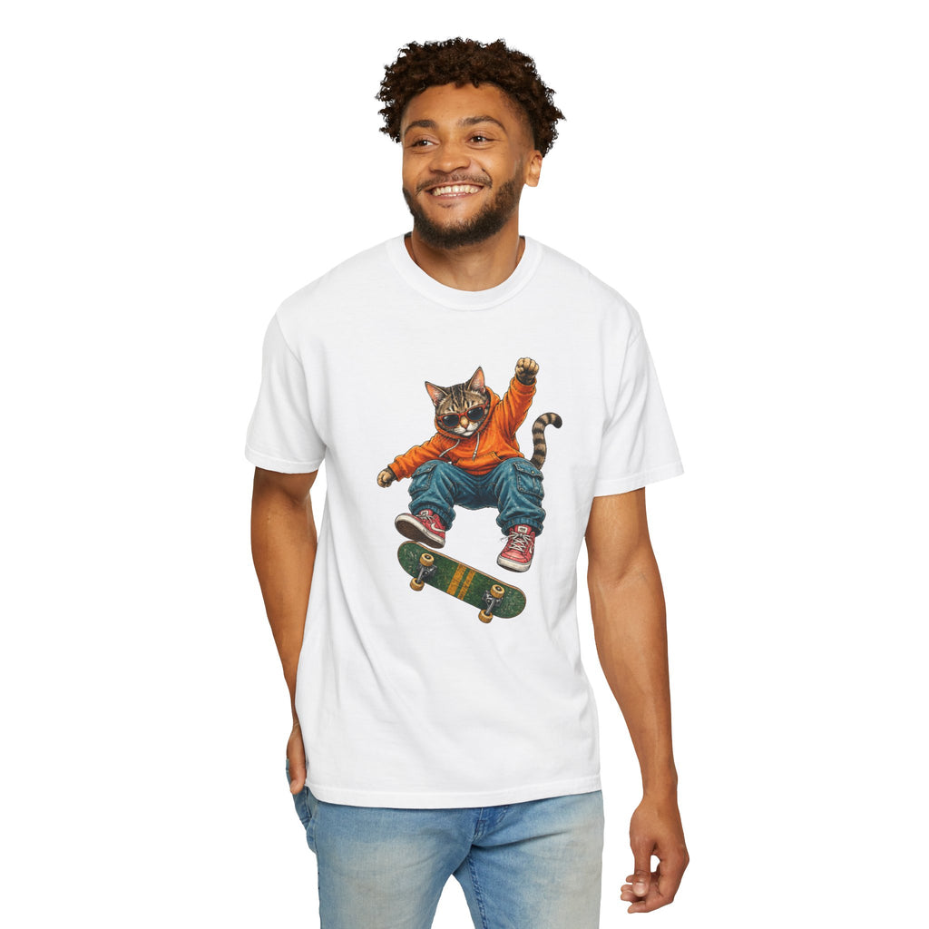 Skateboard Tabby Cat T-Shirt — Streetwear Skateboarder Graphic