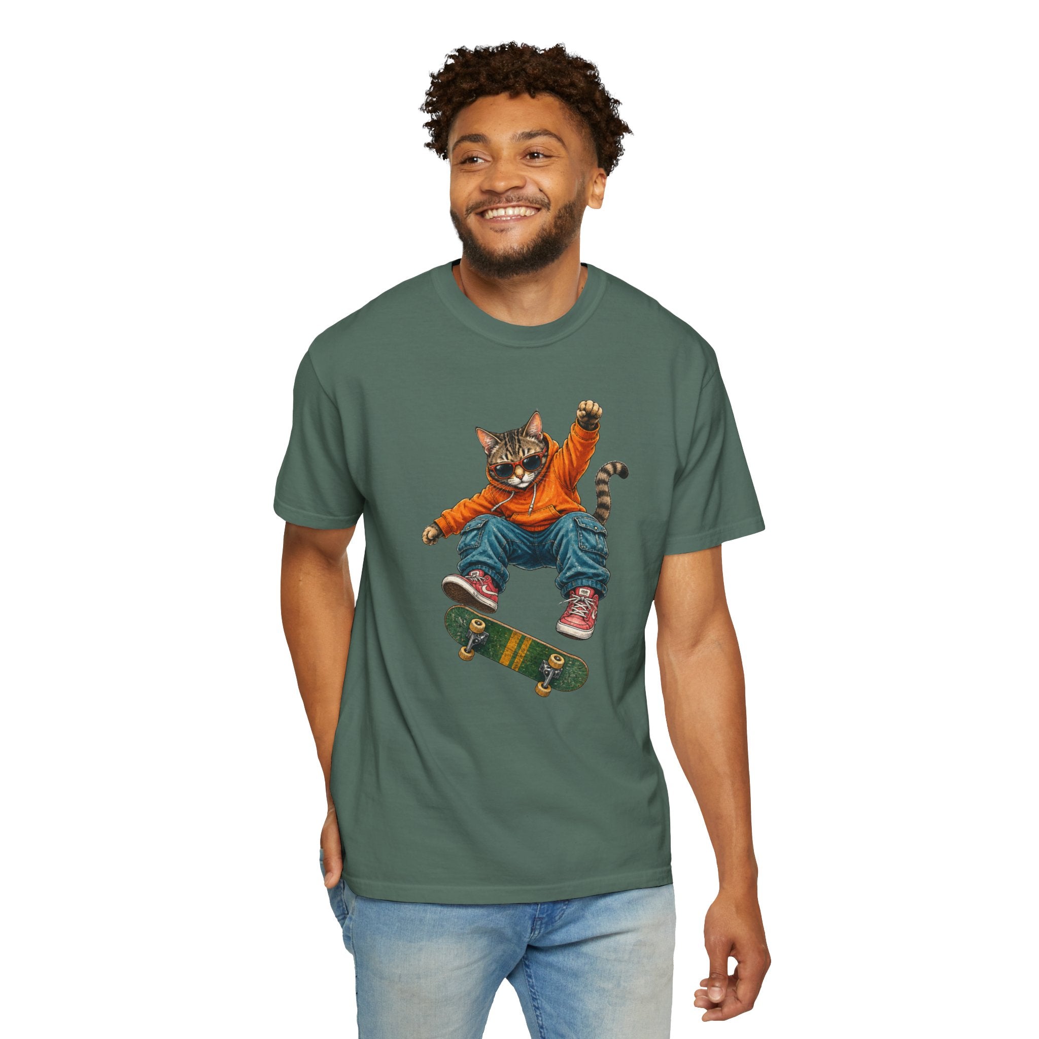 Skateboard Tabby Cat T-Shirt — Streetwear Skateboarder Graphic