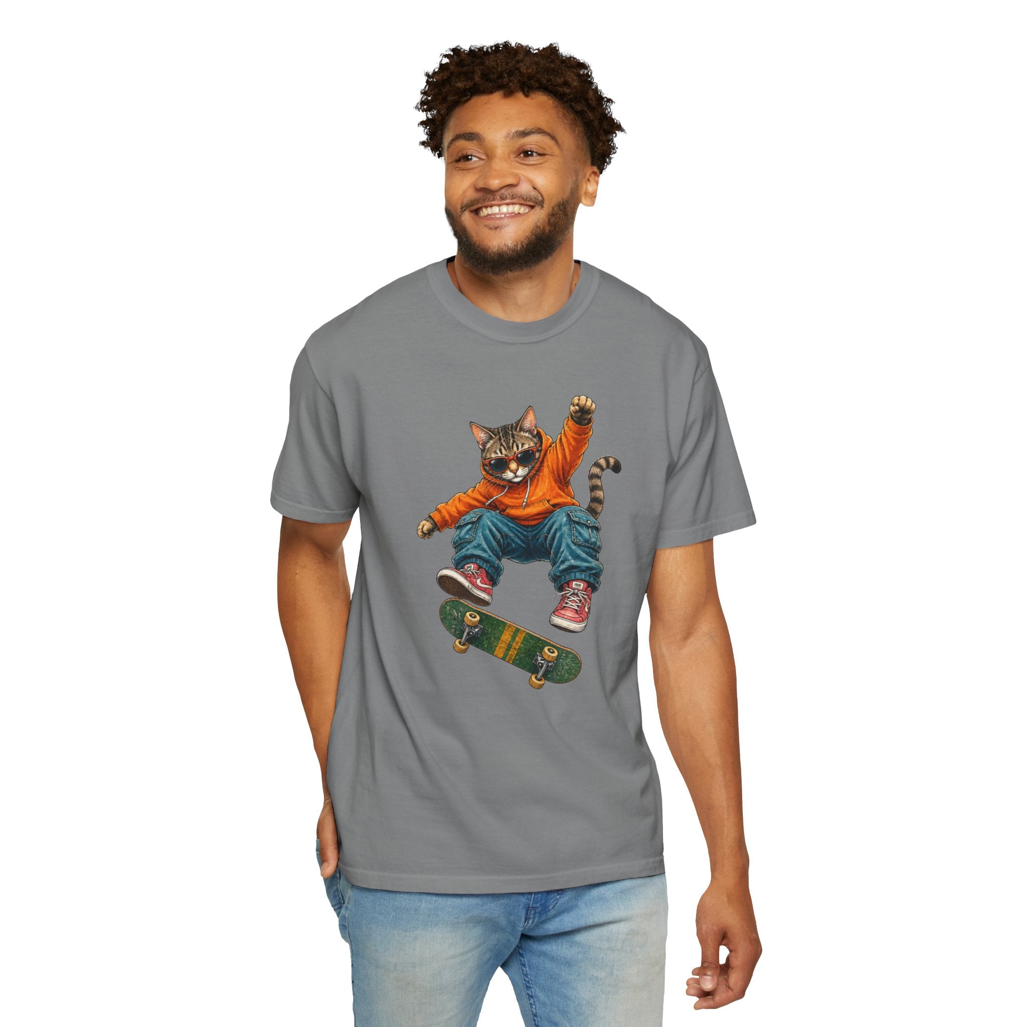 Skateboard Tabby Cat T-Shirt — Streetwear Skateboarder Graphic