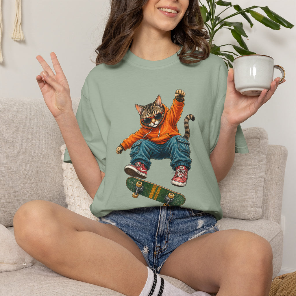 Skateboard Tabby Cat T-Shirt — Streetwear Skateboarder Graphic