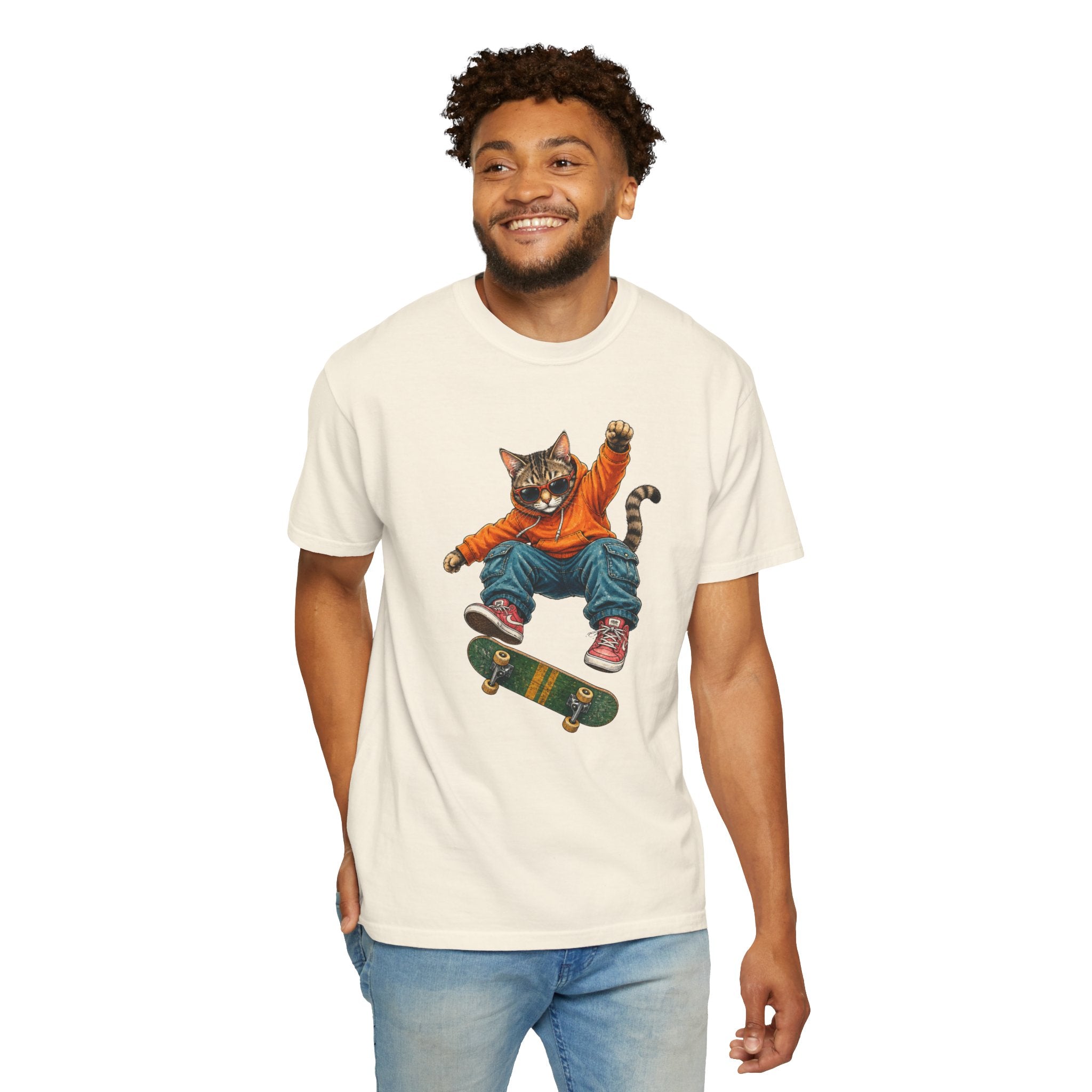 Skateboard Tabby Cat T-Shirt — Streetwear Skateboarder Graphic