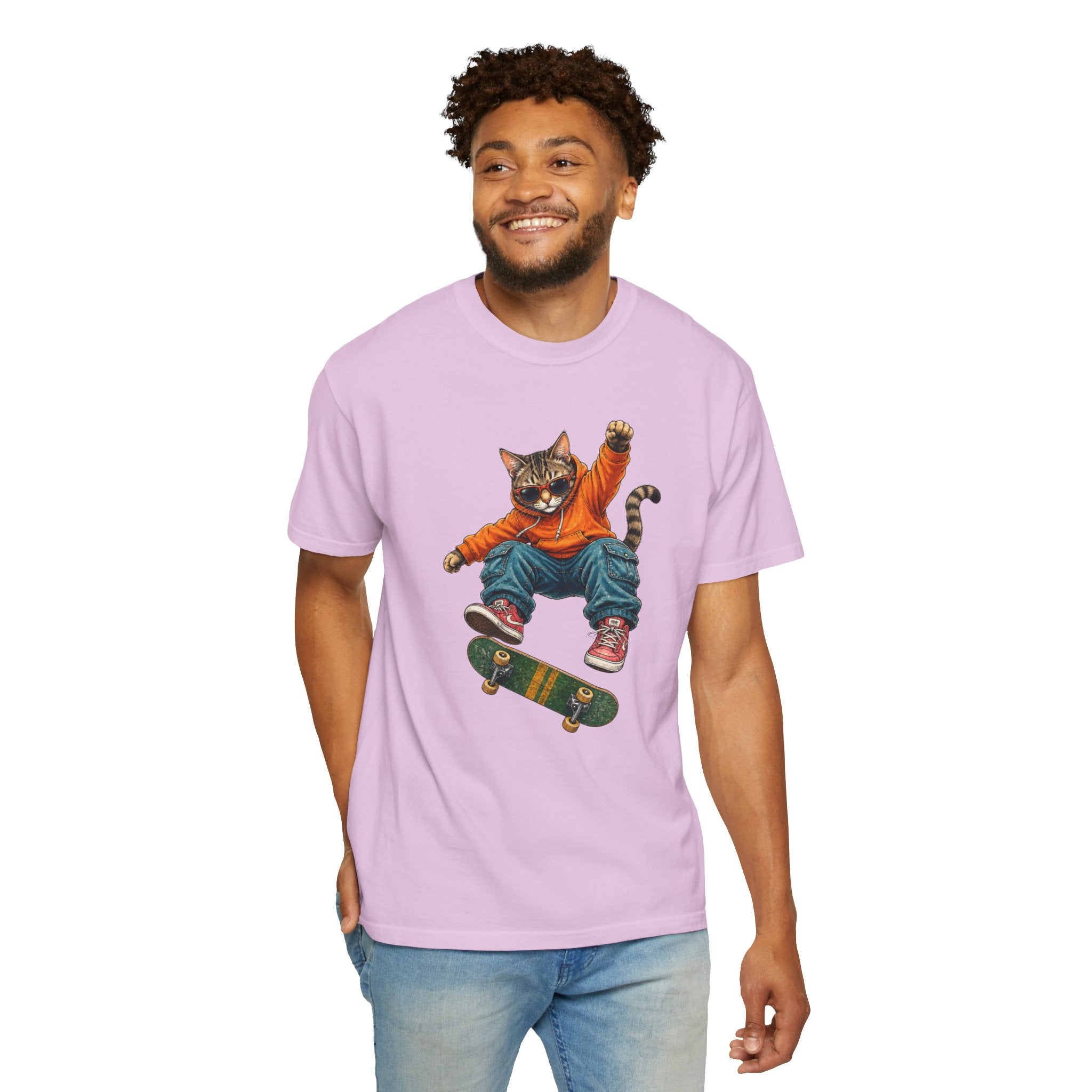 Skateboard Tabby Cat T-Shirt — Streetwear Skateboarder Graphic