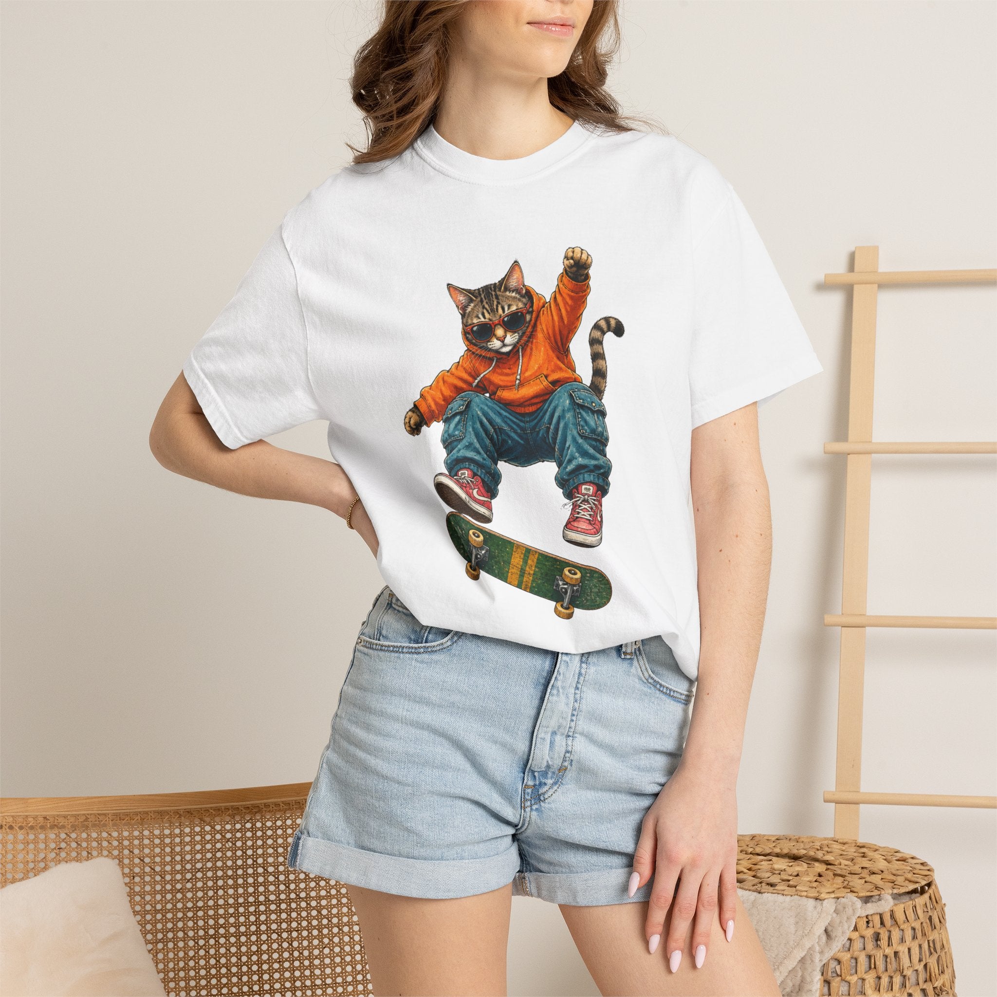 Skateboard Tabby Cat T-Shirt — Streetwear Skateboarder Graphic