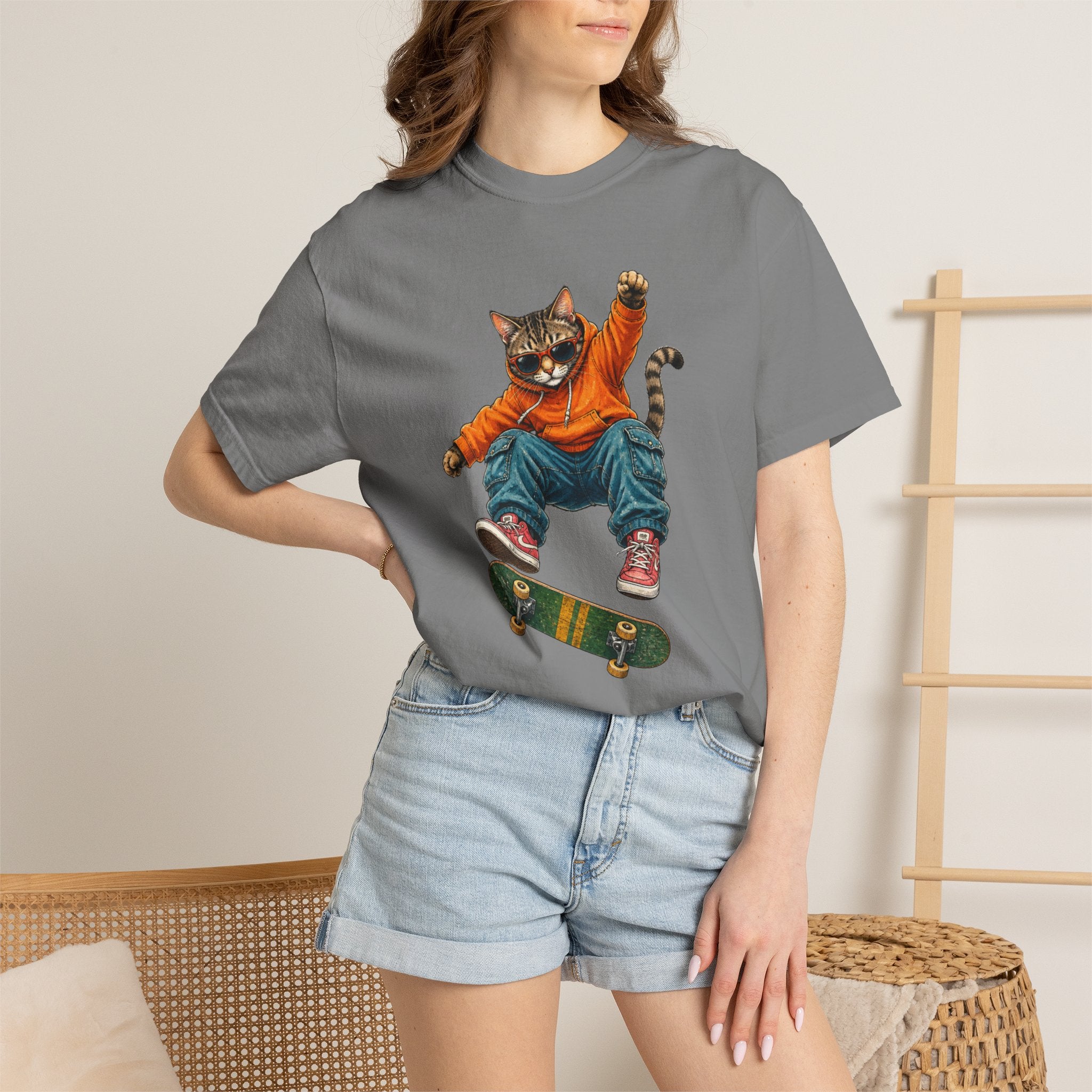 Skateboard Tabby Cat T-Shirt — Streetwear Skateboarder Graphic
