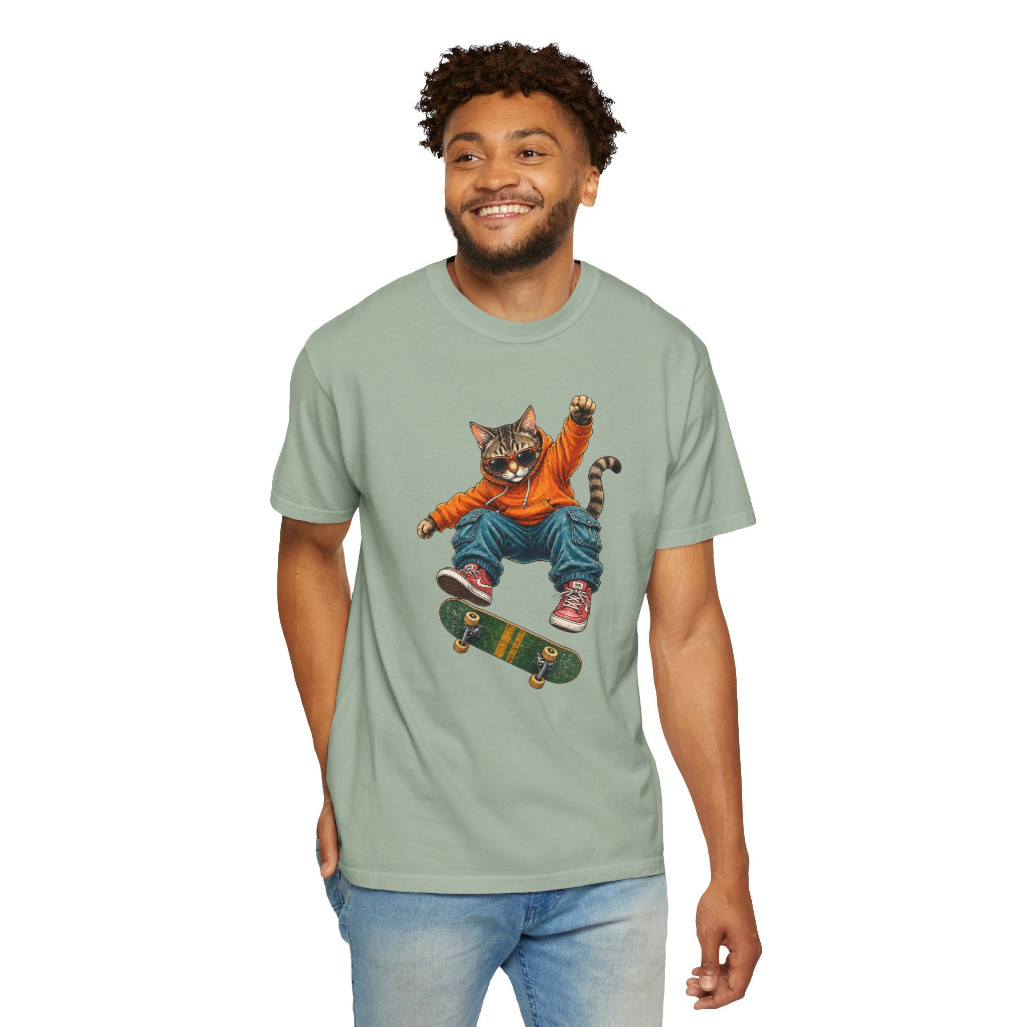 Skateboard Tabby Cat T-Shirt — Streetwear Skateboarder Graphic